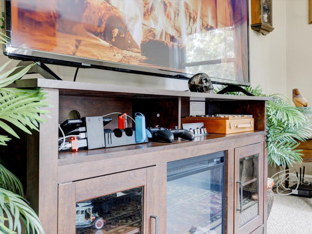 Mid-Century Brick Bungalow Home Evansville Esterno foto