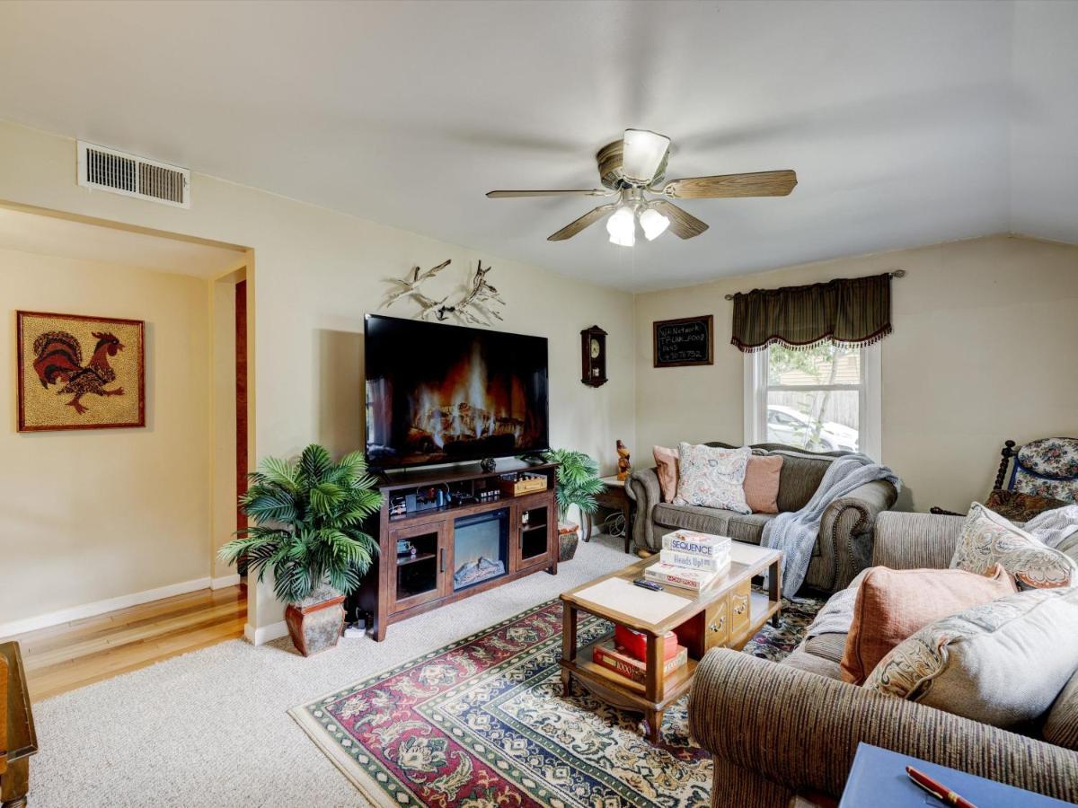 Mid-Century Brick Bungalow Home Evansville Esterno foto