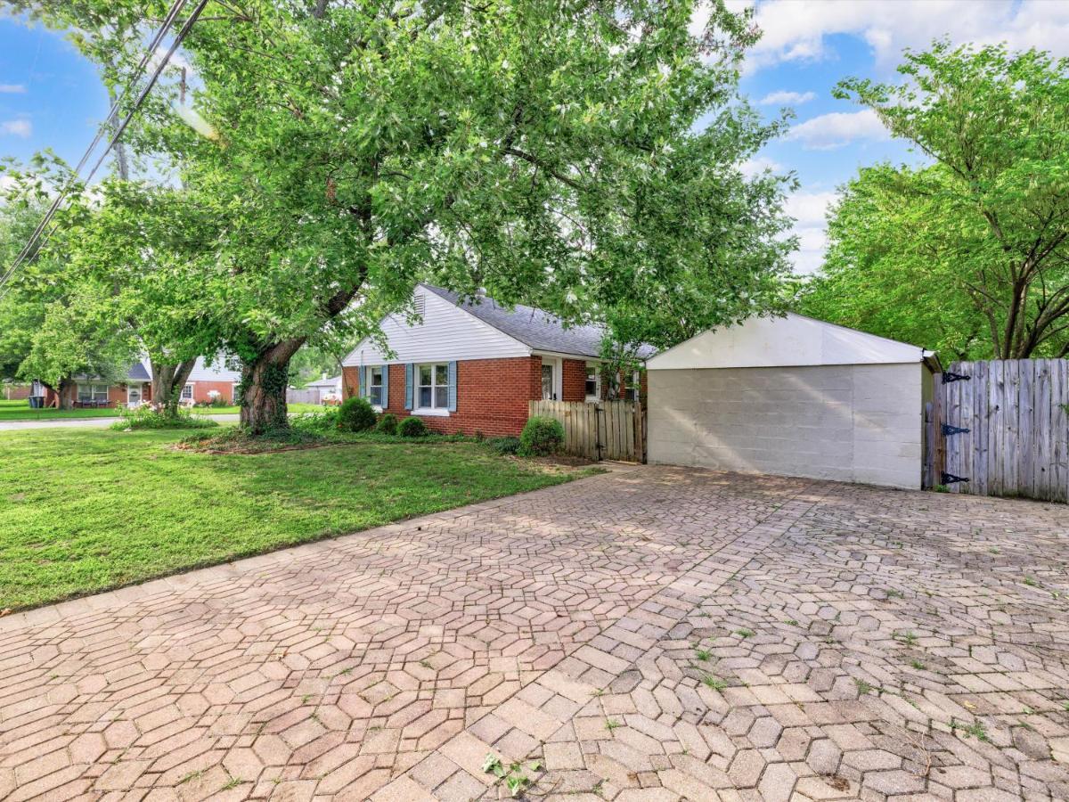 Mid-Century Brick Bungalow Home Evansville Esterno foto