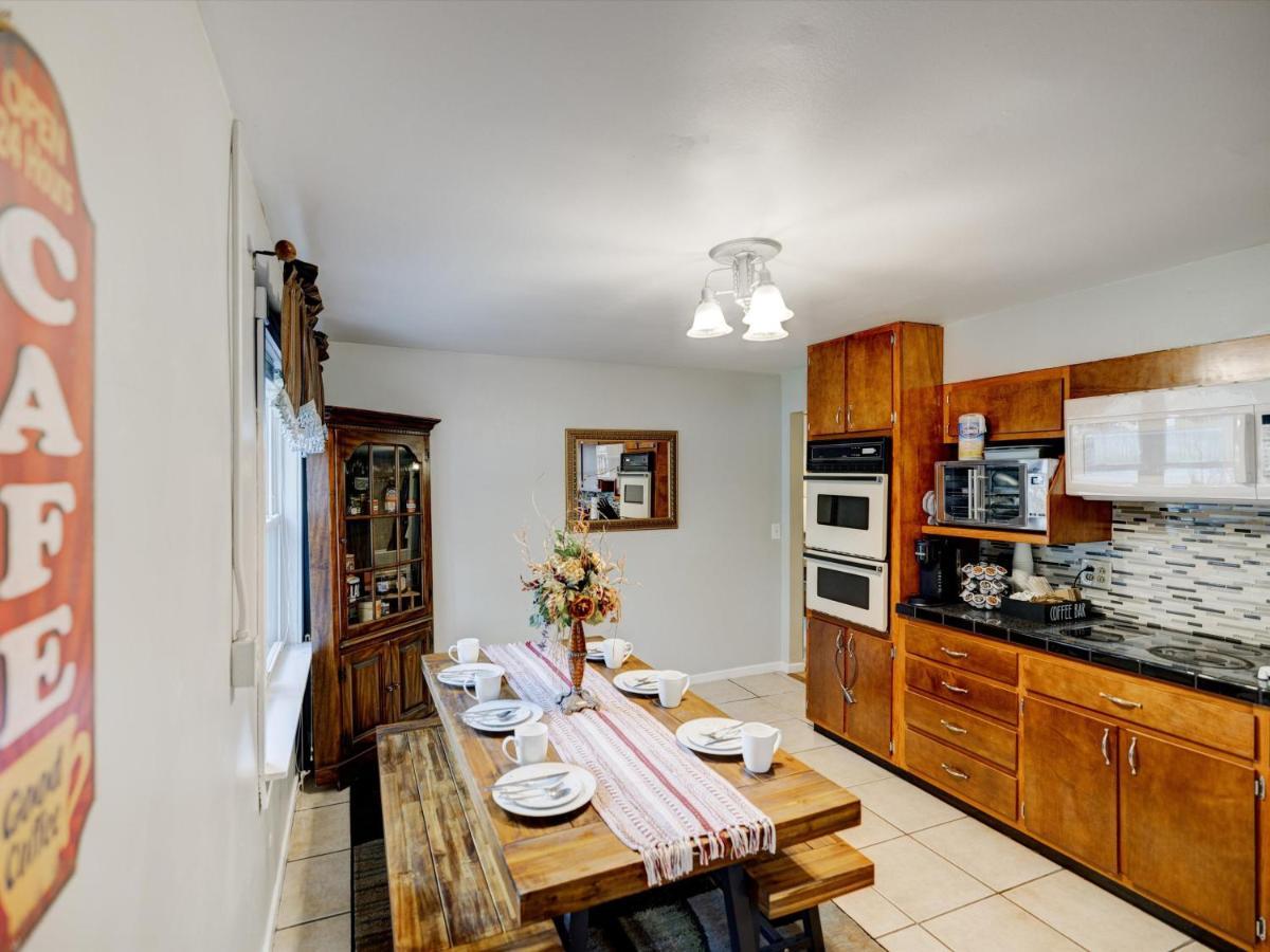 Mid-Century Brick Bungalow Home Evansville Esterno foto