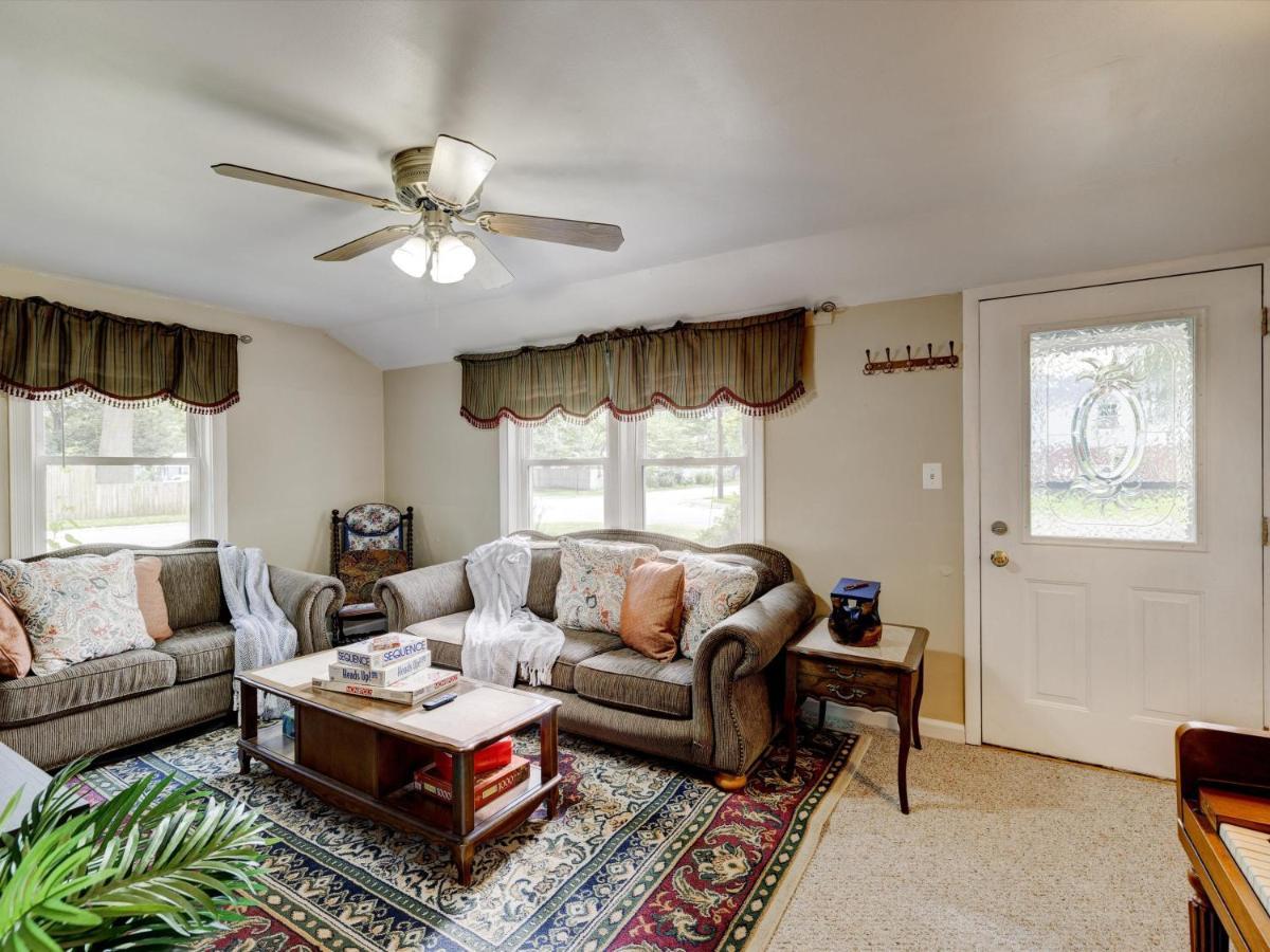 Mid-Century Brick Bungalow Home Evansville Esterno foto