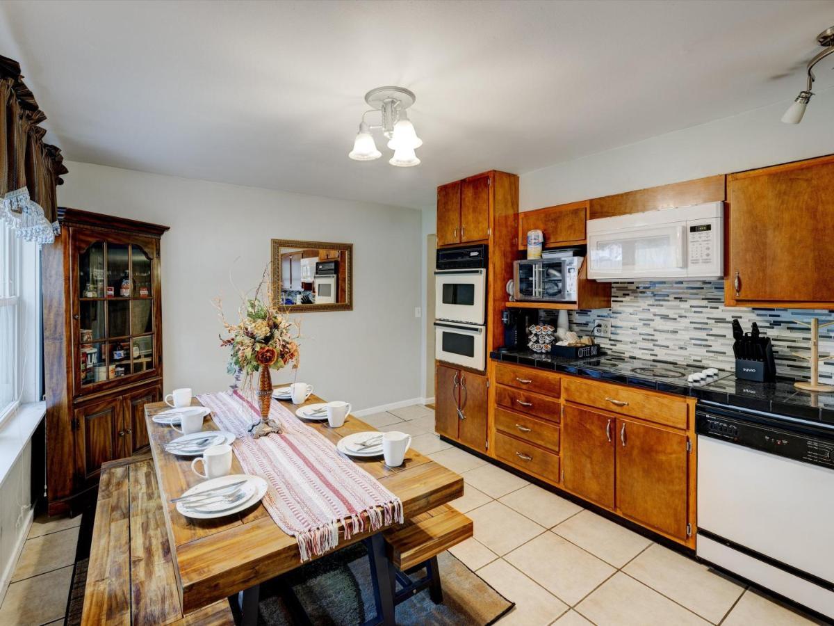 Mid-Century Brick Bungalow Home Evansville Esterno foto