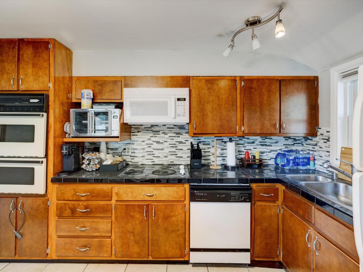 Mid-Century Brick Bungalow Home Evansville Esterno foto